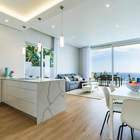 Anita ,beautiful Sunset Villa Arco da Calheta (Madeira)