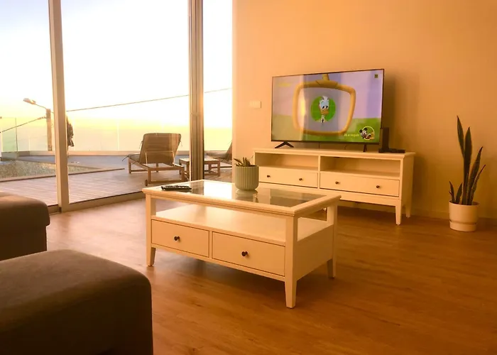 Anita ,beautiful Sunset Villa Arco da Calheta (Madeira)